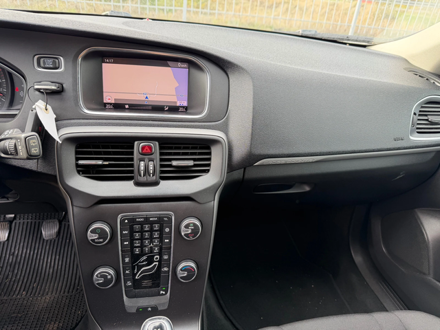 Volvo V40 Cross Country 2.0 D - автомобили, коли, обяви за нови и употребявани 15