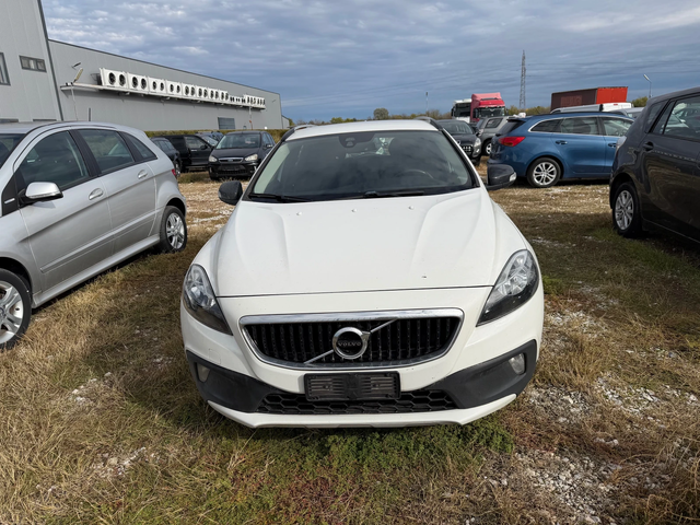 Volvo V40 Cross Country 2.0 D - автомобили, коли, обяви за нови и употребявани 1