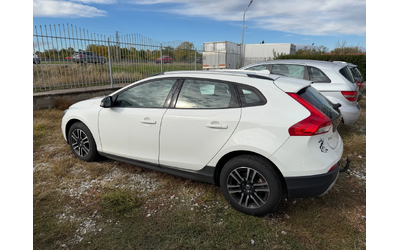 Volvo V40 Cross Country 2.0 D - автомобили, коли, обяви за нови и употребявани 7