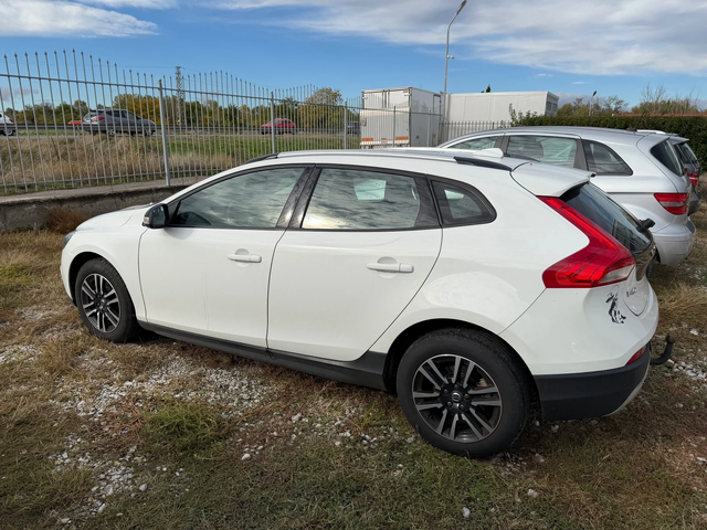 Volvo V40 Cross Country 2.0 D - автомобили, коли, обяви за нови и употребявани 7