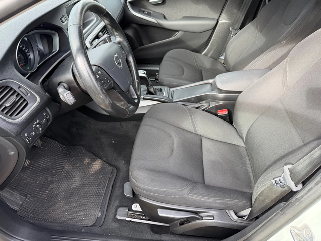 Volvo V40 Cross Country 2.0 D - автомобили, коли, обяви за нови и употребявани 8