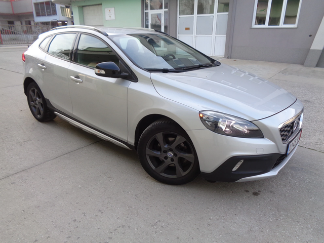 Volvo V40 Cross Country 1.6HDI-D2-115-BARTER-LIZING - автомобили, коли, обяви за нови и употребявани 1