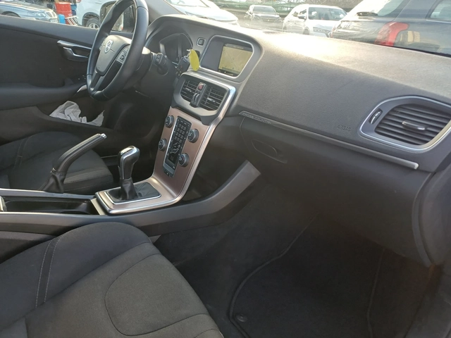 Volvo V40 Cross Country 2.0 D - автомобили, коли, обяви за нови и употребявани 13