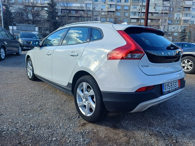 Volvo V40 Cross Country 2.0 D - автомобили, коли, обяви за нови и употребявани 6