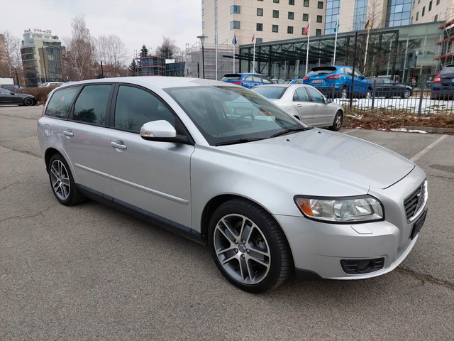 Volvo V50 1, 6d 109ps XENON - автомобили, коли, обяви за нови и употребявани 1