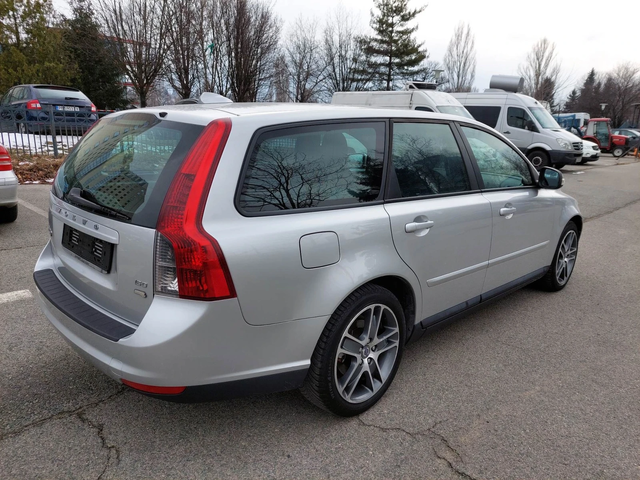 Volvo V50 1, 6d 109ps XENON - автомобили, коли, обяви за нови и употребявани 3