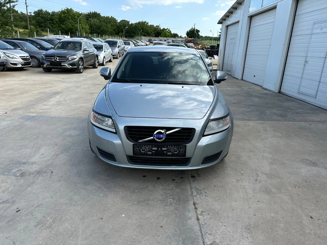 Volvo V50 1.6d D2-114k.c* UNIKAT* - автомобили, коли, обяви за нови и употребявани 10