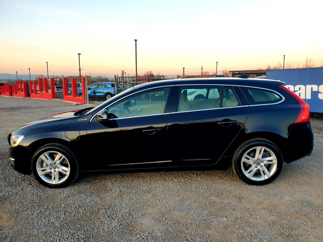 Volvo V60 PLUG-IN HYBRID * D6 AWD - автомобили, коли, обяви за нови и употребявани 4