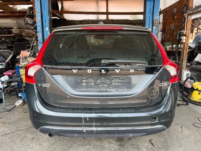 Volvo V60 D3-163к.с - автомобили, коли, обяви за нови и употребявани 4