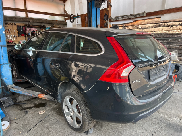 Volvo V60 D3-163к.с - автомобили, коли, обяви за нови и употребявани 5