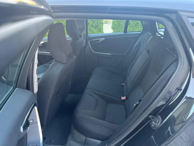 Volvo V60 1.6 D AVTO - автомобили, коли, обяви за нови и употребявани 8