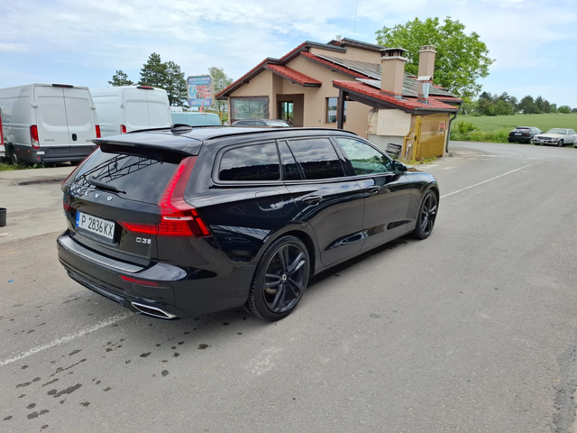 Volvo V60 2.0D R-Line - автомобили, коли, обяви за нови и употребявани 4