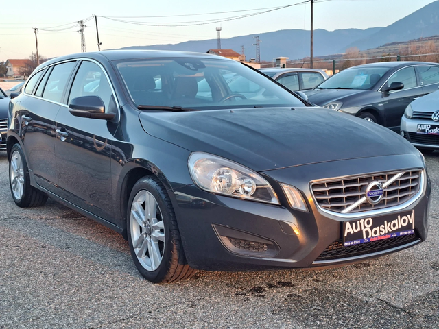 Volvo V60 2, 0 D4 Summum Geartronic - автомобили, коли, обяви за нови и употребявани 2
