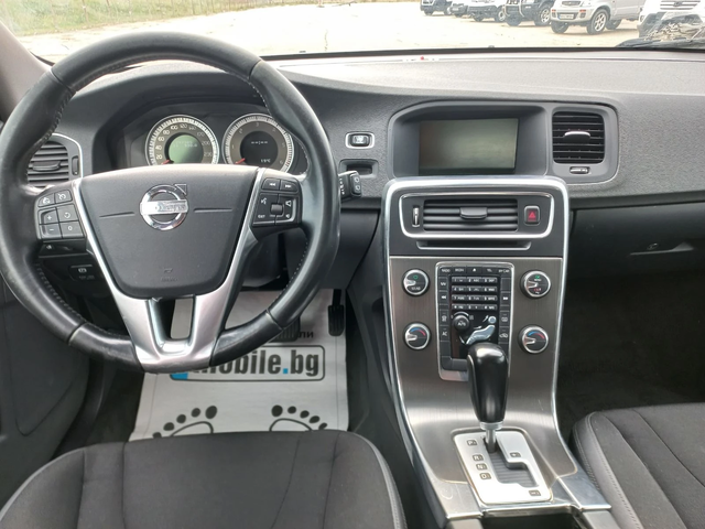 Volvo V60 2, 0 d3 avtomat - автомобили, коли, обяви за нови и употребявани 8