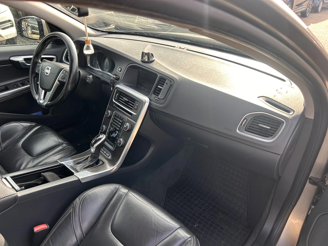 Volvo V60 2.4D6 PLUG-IN-HYBRID AWD AVTOMAT/KOJA EURO 6 - автомобили, коли, обяви за нови и употребявани 11