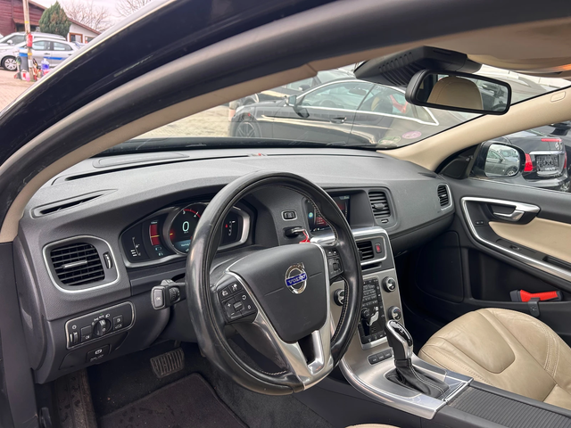 Volvo V60 2.4 PLUG IN HYBRID AWD AVTOMAT/KOJA/NAVI EURO 5 - автомобили, коли, обяви за нови и употребявани 12