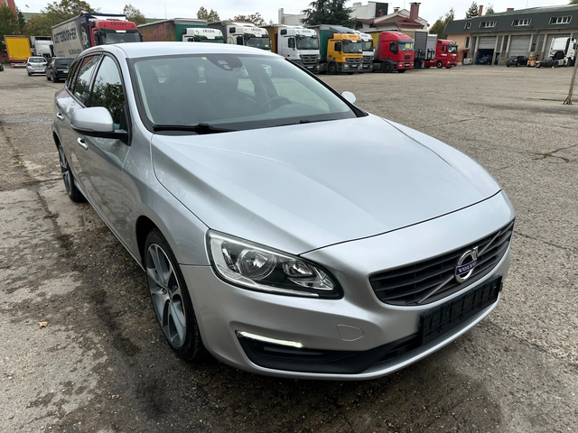 Volvo V60 2.0/D3 - автомобили, коли, обяви за нови и употребявани 2