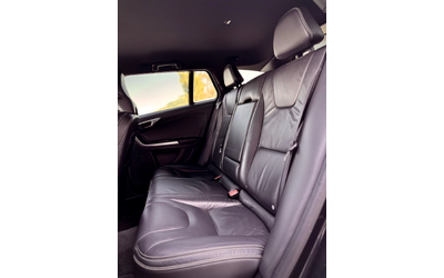 Volvo V60 - автомобили, коли, обяви за нови и употребявани 8