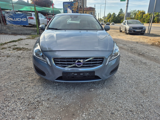 Volvo V60 2.0D 163k.s - автомобили, коли, обяви за нови и употребявани 1