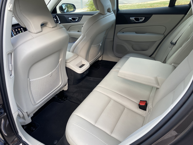 Volvo V60 B4 / Start/ DCT 7/ НАЛИЧЕН ! - автомобили, коли, обяви за нови и употребявани 11