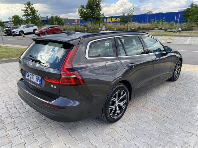 Volvo V60 B4 / Start/ DCT 7/ НАЛИЧЕН ! - автомобили, коли, обяви за нови и употребявани 4