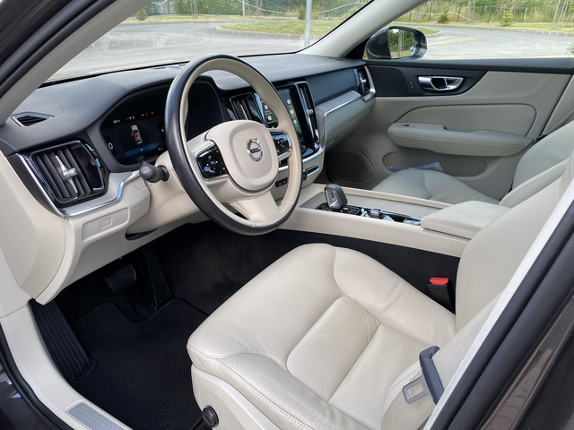 Volvo V60 B4 / Start/ DCT 7/ НАЛИЧЕН ! - автомобили, коли, обяви за нови и употребявани 9