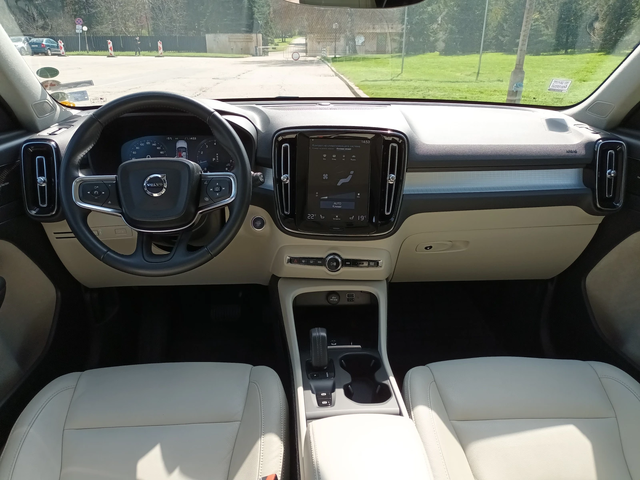 Volvo XC40 AWD/KEYLESS/360 КАМЕРА - автомобили, коли, обяви за нови и употребявани 6