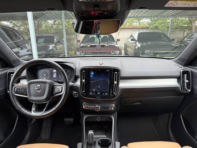 Volvo XC40 D4 AWD - автомобили, коли, обяви за нови и употребявани 12