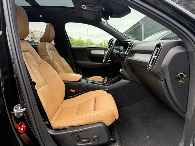 Volvo XC40 D4 AWD - автомобили, коли, обяви за нови и употребявани 7