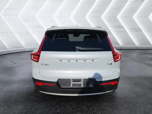 Volvo XC40 * T4 AWD Momentum * CARFAX * ЦЕНА ДО БГ - автомобили, коли, обяви за нови и употребявани 3