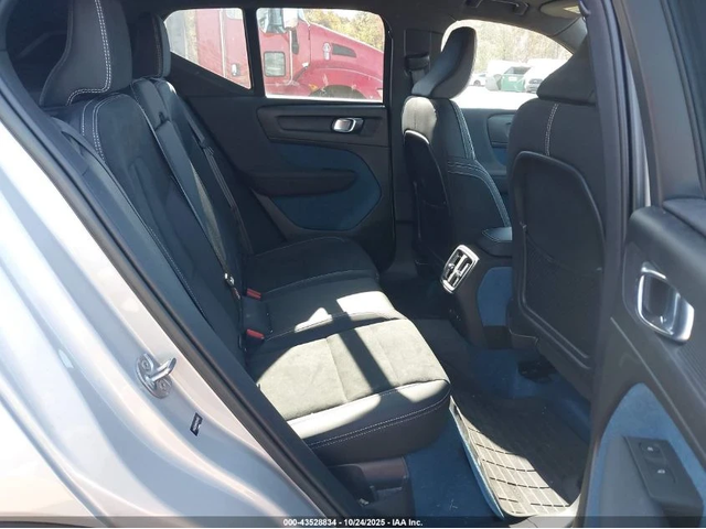 Volvo XC40 RECHARGE PURE ELECTRIC TWIN ULTIMATE - автомобили, коли, обяви за нови и употребявани 7