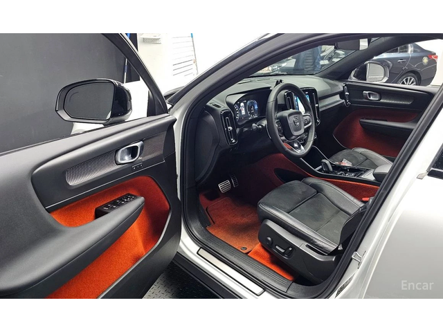 Volvo XC40 * T4* R-DESIGN* КОЖА* ПОДГРЕВ* TOP* - автомобили, коли, обяви за нови и употребявани 9