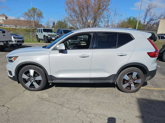 Volvo XC40 * Momentum * 360 * КОМПЛЕКТ ДЖАНТИ * ПОДГРЕВ * NAV - автомобили, коли, обяви за нови и употребявани 1