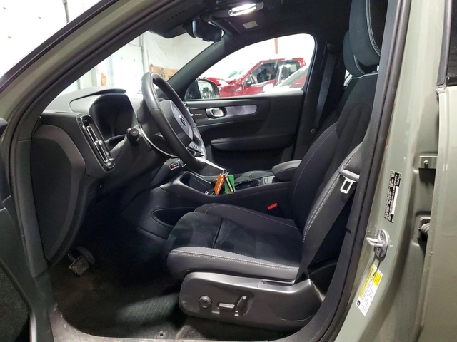 Volvo XC40 RECHARGE ULTIMATE AWD - автомобили, коли, обяви за нови и употребявани 6
