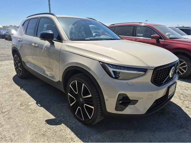 Volvo XC40 2025 Volvo XC40 ULTRA DARK THEME - автомобили, коли, обяви за нови и употребявани 1