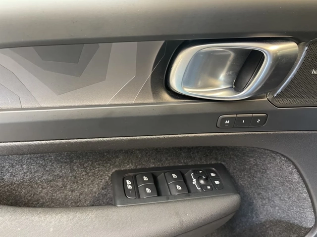 Volvo XC40 EV Twin Ultimate AWD 360 DISTR Winter Pack H/K K-L - автомобили, коли, обяви за нови и употребявани 6