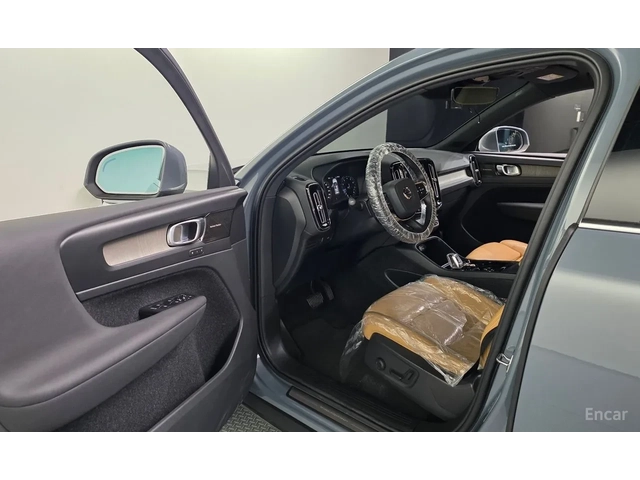 Volvo XC40 T4 AWD / INSCRIPTION / HARMAN-KARDON / 360 / PANO - автомобили, коли, обяви за нови и употребявани 4