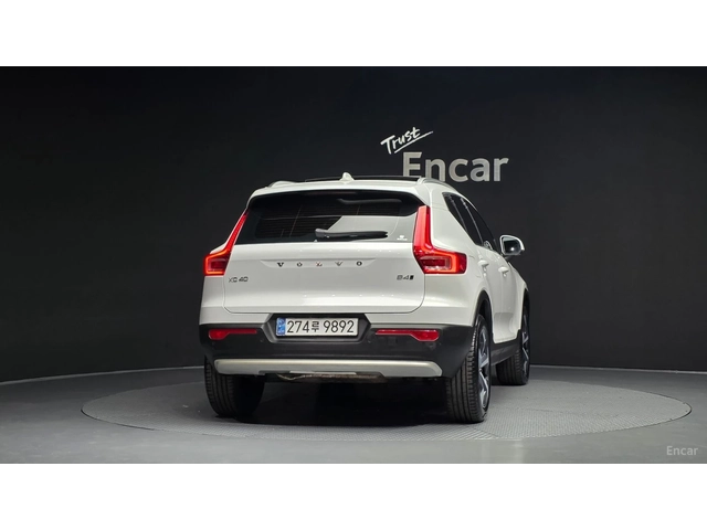 Volvo XC40 B4* ULTRA BRIGHT* 360* PANORAMA* ПОДГРЕВ* - автомобили, коли, обяви за нови и употребявани 3