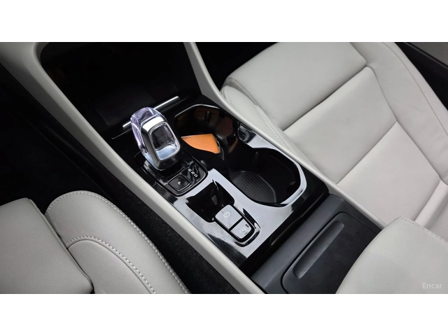 Volvo XC40 B4* ULTRA BRIGHT* 360* PANORAMA* ПОДГРЕВ* - автомобили, коли, обяви за нови и употребявани 7