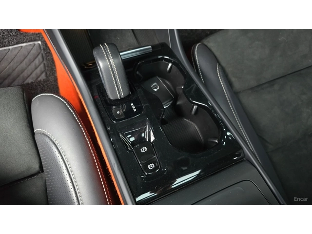 Volvo XC40 T4* R-Design* КОЖА* ПОДГРЕВ* ПАНО* КАМЕРА* - автомобили, коли, обяви за нови и употребявани 7