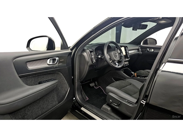 Volvo XC40 B4 Black Edition* КОЖА* НАВИ* ПАНО* 360 - автомобили, коли, обяви за нови и употребявани 7
