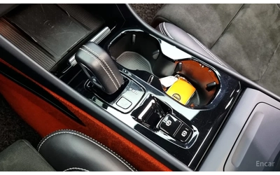 Volvo XC40 B4* R Disign* ПОДГРЕВ ЗАДЕН РЕД* ОБДУХ* FULL* - автомобили, коли, обяви за нови и употребявани 13