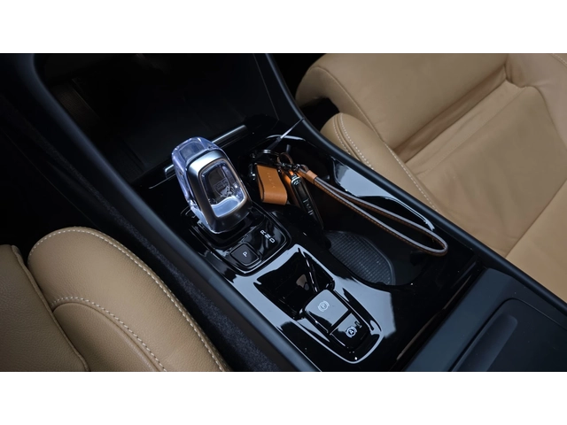 Volvo XC40 B4 Inscription | 360  | Adaptive Cruise | Panorami - автомобили, коли, обяви за нови и употребявани 6
