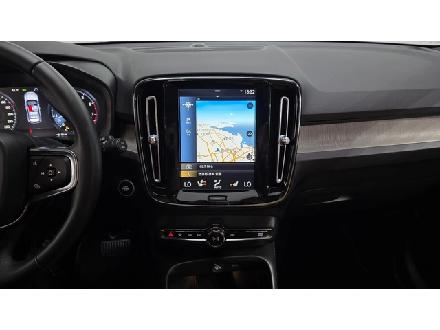 Volvo XC40 B4 Inscription - автомобили, коли, обяви за нови и употребявани 12
