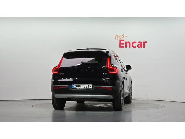 Volvo XC40 B4 Inscription - автомобили, коли, обяви за нови и употребявани 3
