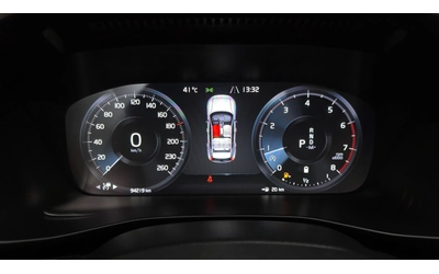 Volvo XC40 B4 Inscription - автомобили, коли, обяви за нови и употребявани 7