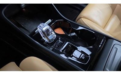 Volvo XC40 B4 Inscription - автомобили, коли, обяви за нови и употребявани 8