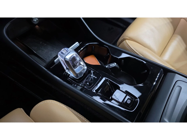 Volvo XC40 B4 Inscription - автомобили, коли, обяви за нови и употребявани 8