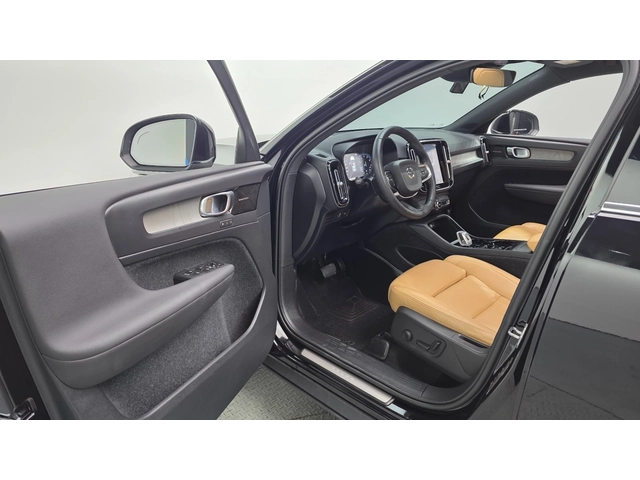 Volvo XC40 B4 Inscription - автомобили, коли, обяви за нови и употребявани 9