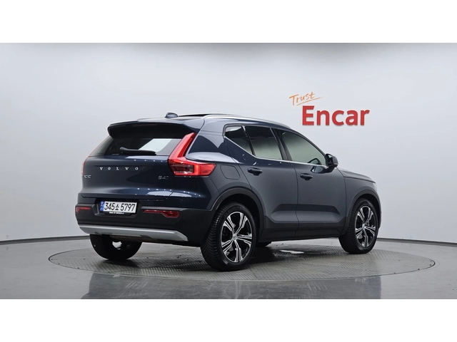 Volvo XC40 B4 Inscription - автомобили, коли, обяви за нови и употребявани 1